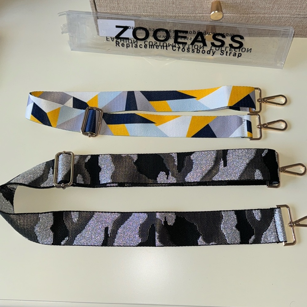 2 adjustable guitar straps with Gold hardware